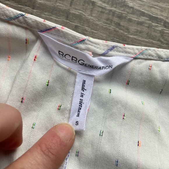 BCBGeneration White Color Striped Tank Top Size Small - Picture 3 of 3